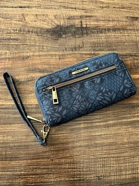 Travelon Navy Floral Safe ID RFID Blocking Zip Around Wallet Wristlet Clutch
